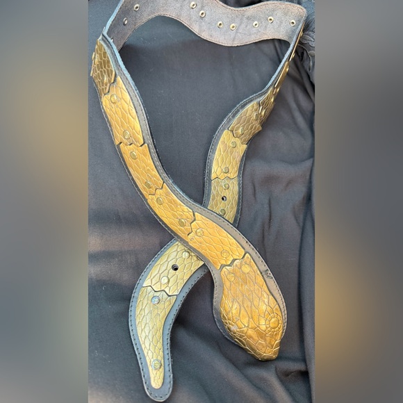 Vintage 80s Snake Belt Brass Tone Embossed Metal Belt - Picture 3 of 13
